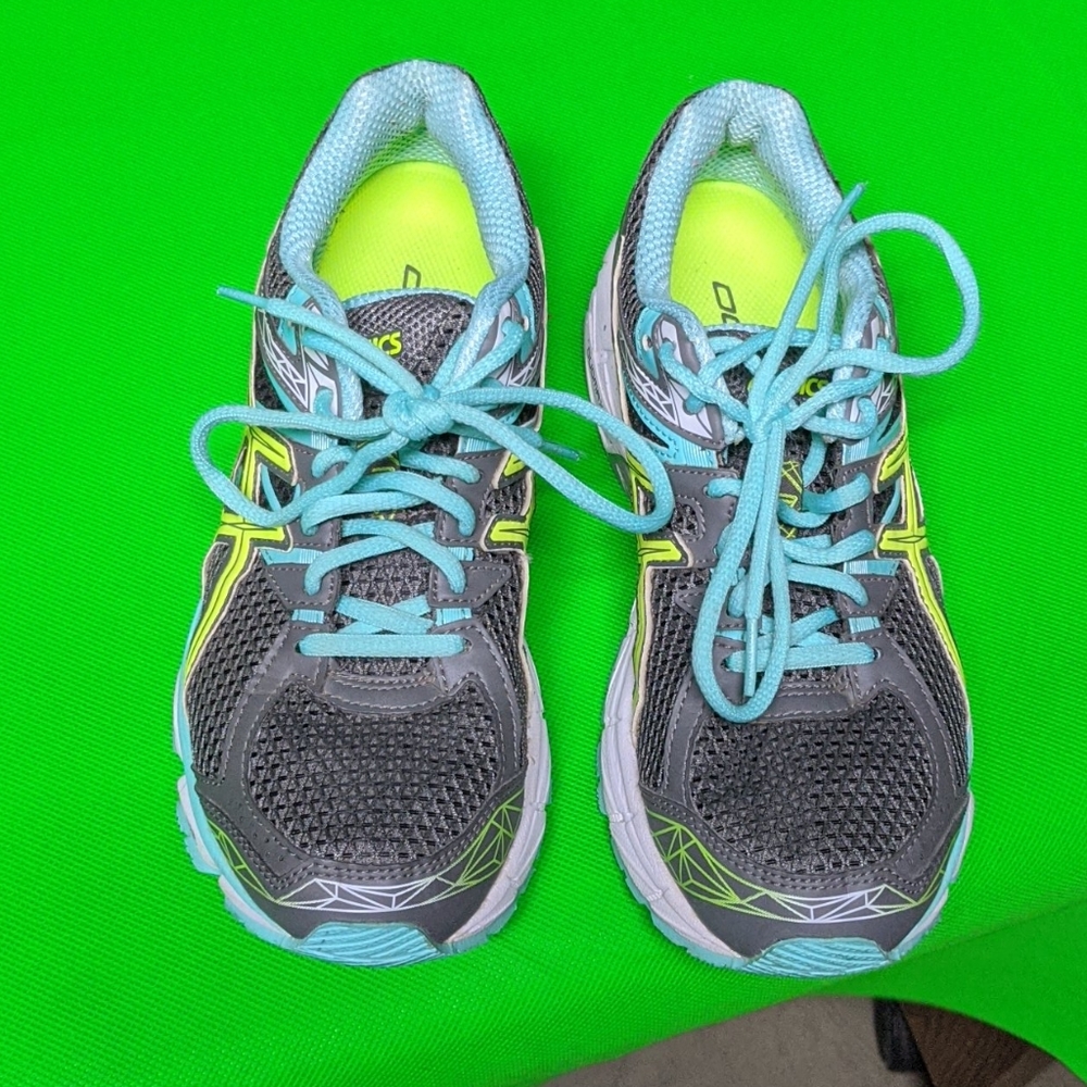 Woman tenis shoes
